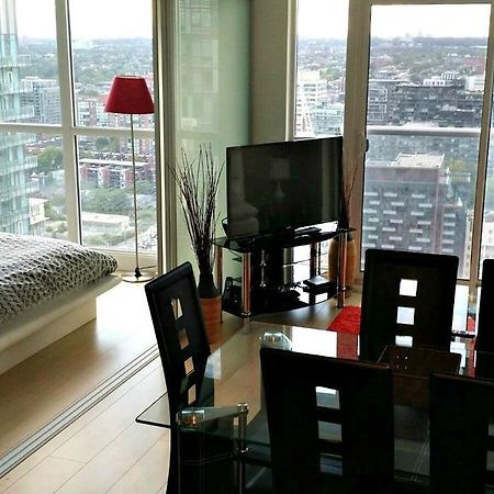 Pelicanstay In Toronto Entertainment District Esterno foto