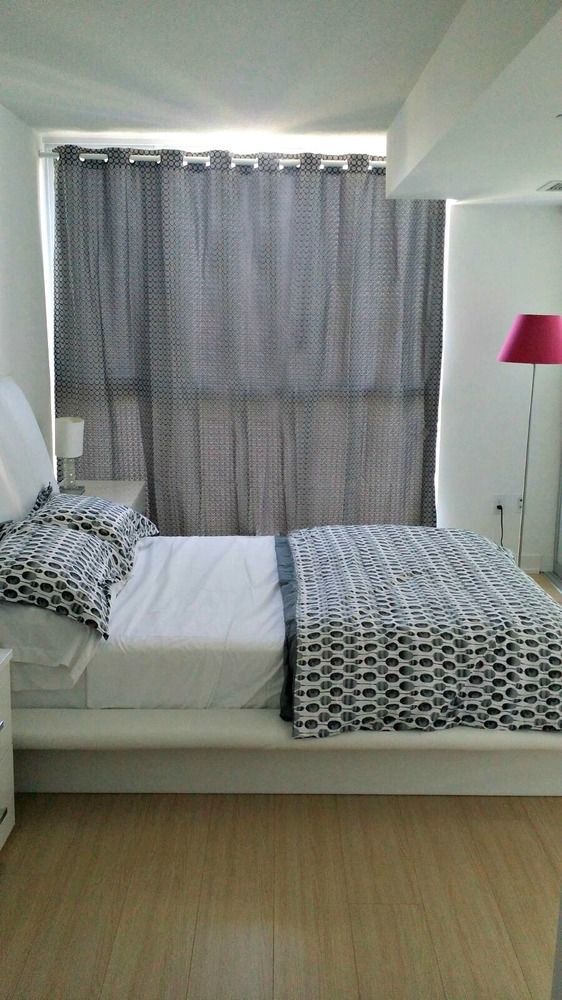 Pelicanstay In Toronto Entertainment District Esterno foto